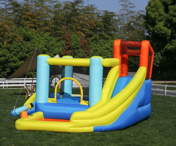 Castillo travieso inflable para el hogar a la venta