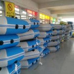 Barco de pesca inflable Solo en stock precio al por mayor