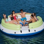 Isla flotante Circle Air Track con amigos y familiares
