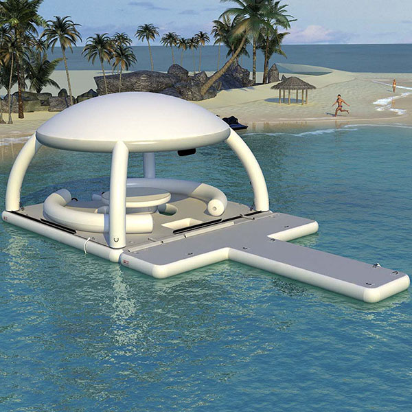 plataforma de baño para yate protegida del sol